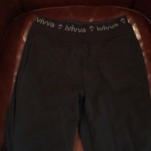 Ivivva size 10 black lined full length pants